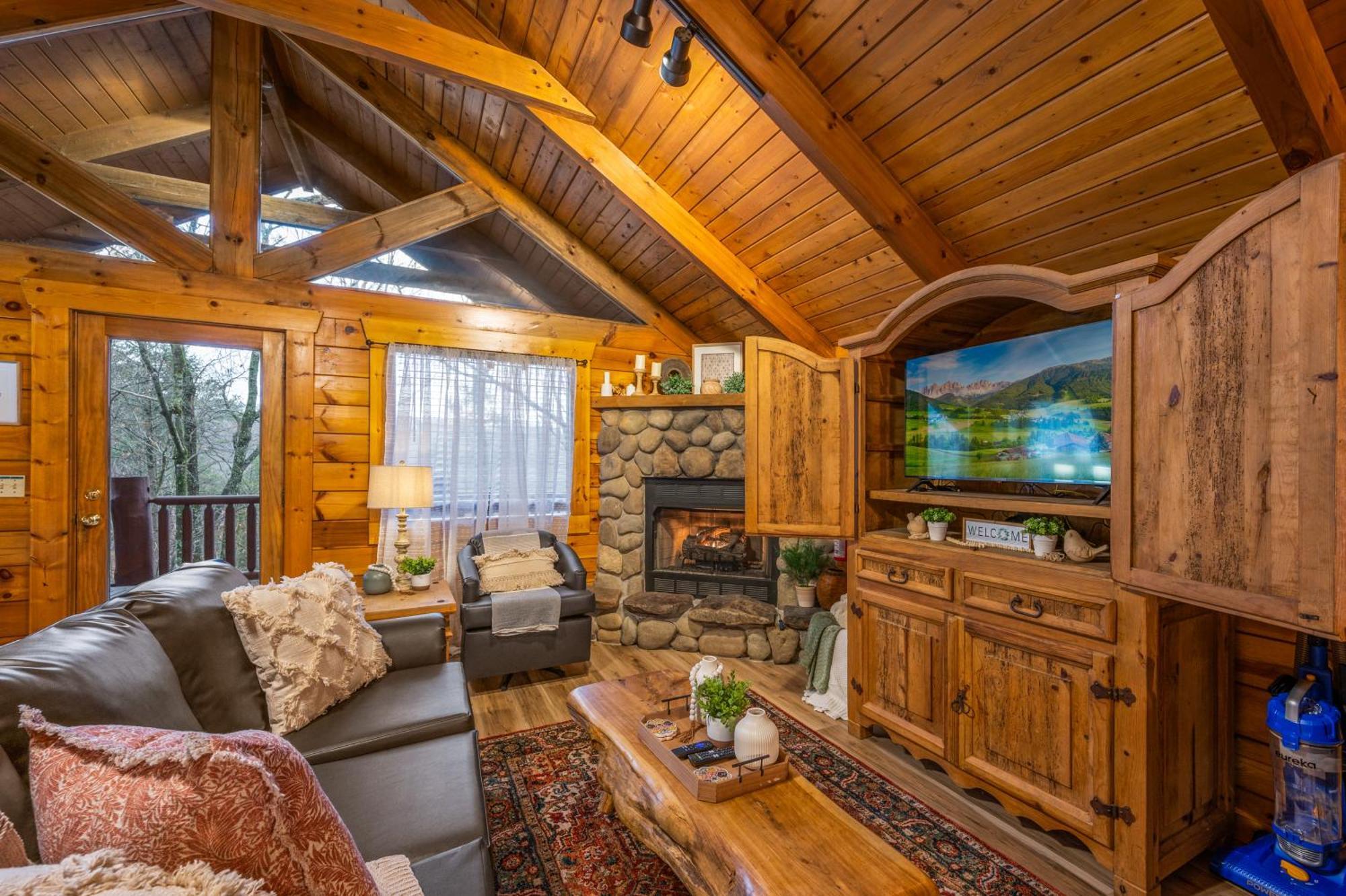 Log Cabin, Hot Tub, Fireplace, Pool Table & Views! Sevierville Extérieur photo