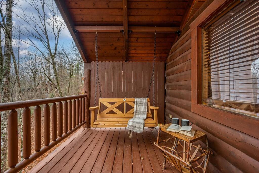 Log Cabin, Hot Tub, Fireplace, Pool Table & Views! Sevierville Extérieur photo