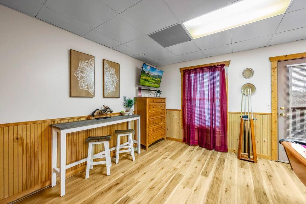 Log Cabin, Hot Tub, Fireplace, Pool Table & Views! Sevierville Extérieur photo