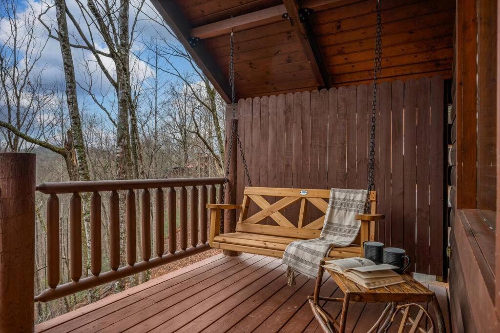 Log Cabin, Hot Tub, Fireplace, Pool Table & Views! Sevierville Extérieur photo