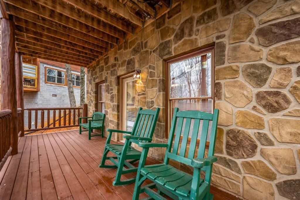 Log Cabin, Hot Tub, Fireplace, Pool Table & Views! Sevierville Extérieur photo
