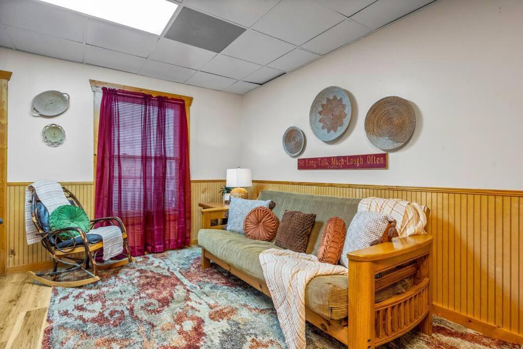 Log Cabin, Hot Tub, Fireplace, Pool Table & Views! Sevierville Extérieur photo