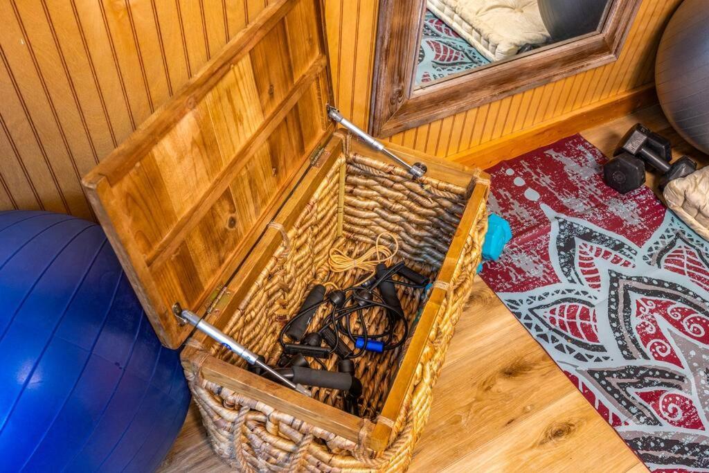 Log Cabin, Hot Tub, Fireplace, Pool Table & Views! Sevierville Extérieur photo