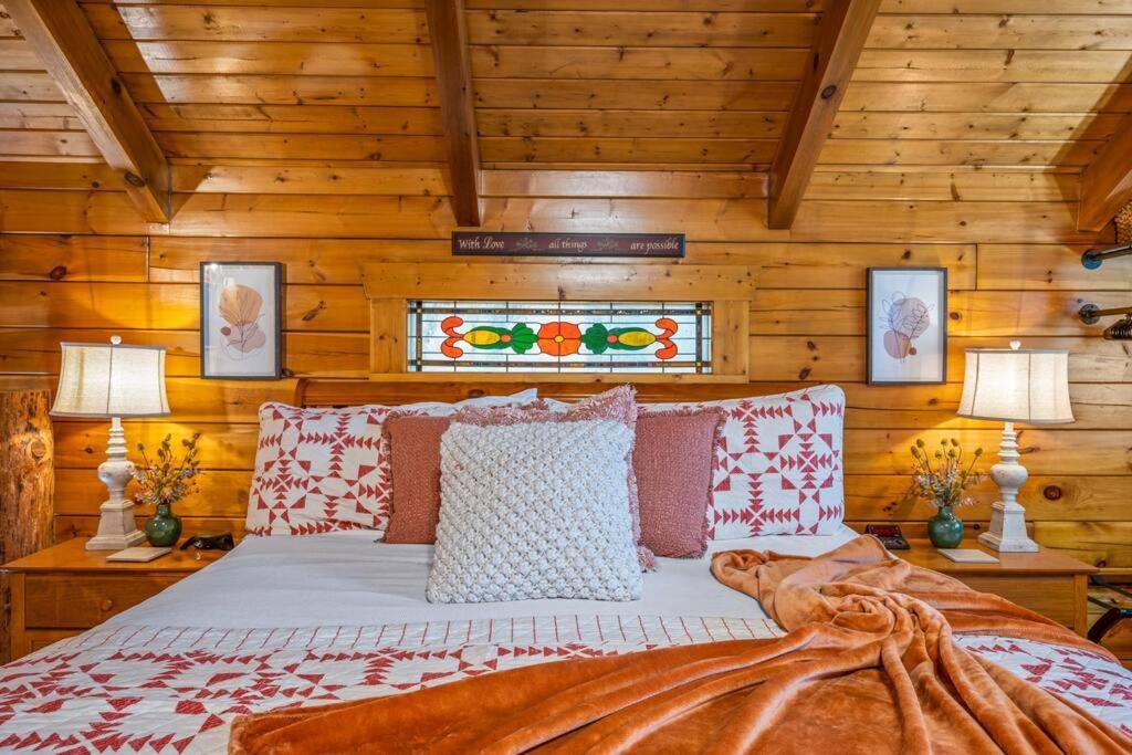 Log Cabin, Hot Tub, Fireplace, Pool Table & Views! Sevierville Extérieur photo