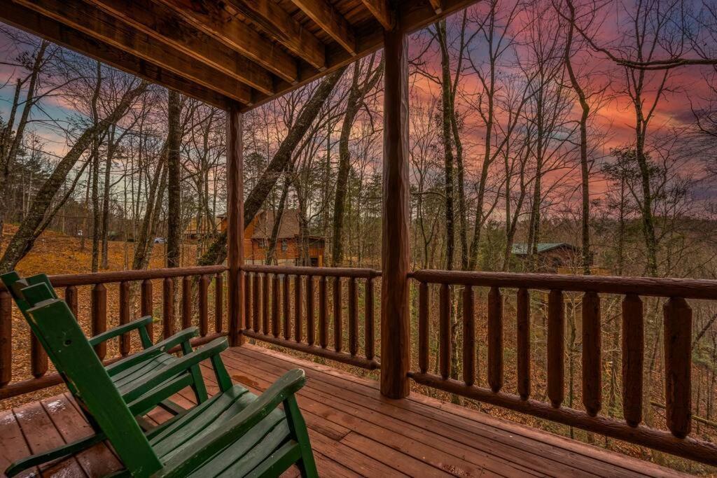 Log Cabin, Hot Tub, Fireplace, Pool Table & Views! Sevierville Extérieur photo